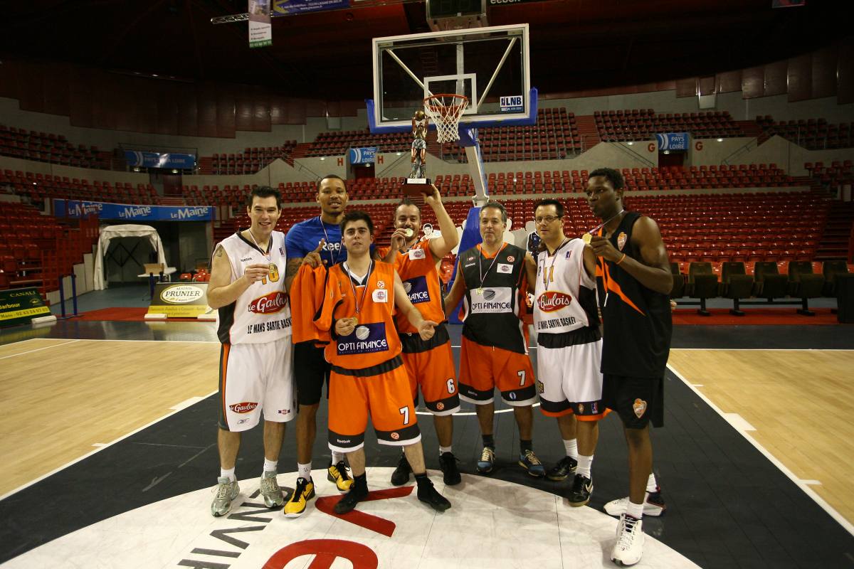 Les_Pistons_victorieux